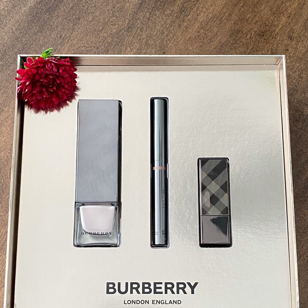 glowEye color contourkisspoppy smokesculpt pen